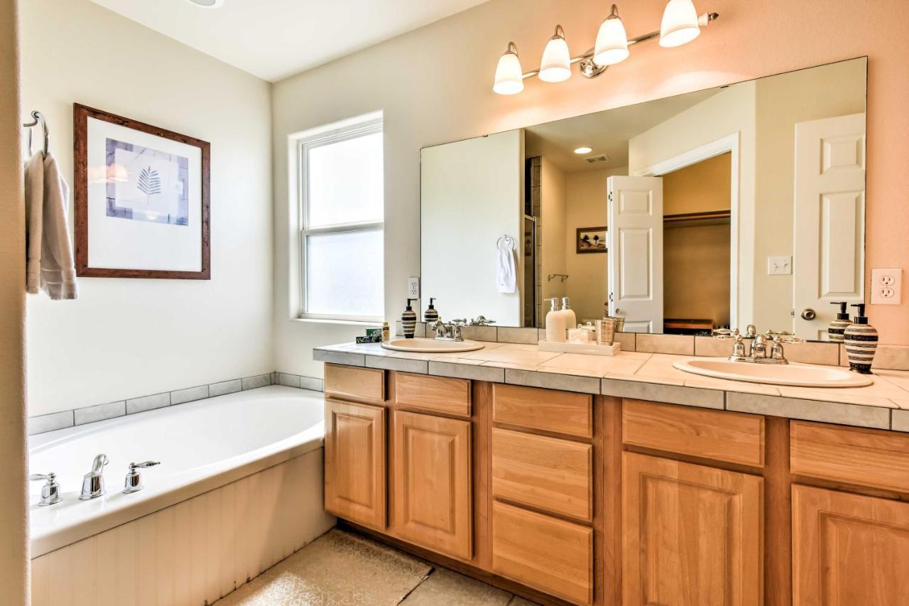 Waterfront Corpus Christi Townhome With Pool And Dock! Εξωτερικό φωτογραφία